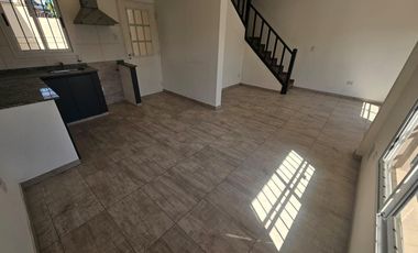 DUPLEX 4 AMB. A ESTERENAR CON PATIO Y GARAGE