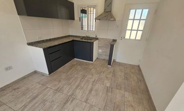 DUPLEX 4 AMB. A ESTERENAR CON PATIO Y GARAGE