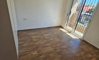 DUPLEX 4 AMB. A ESTERENAR CON PATIO Y GARAGE