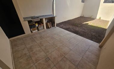DUPLEX 4 AMB. A ESTERENAR CON PATIO Y GARAGE