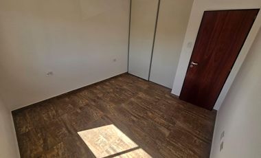 DUPLEX 4 AMB. A ESTERENAR CON PATIO Y GARAGE