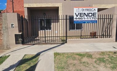 DUPLEX 4 AMB. A ESTERENAR CON PATIO Y GARAGE