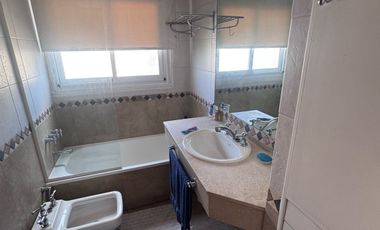 Departamento en alquiler, 5 ambientes con Dependencia en Palermo