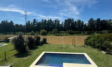Casa sobre lote de 1000m2 con costa al rio
