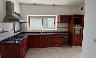 Casa sobre lote de 1000m2 con costa al rio