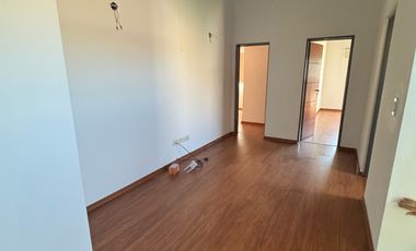 Casa sobre lote de 1000m2 con costa al rio