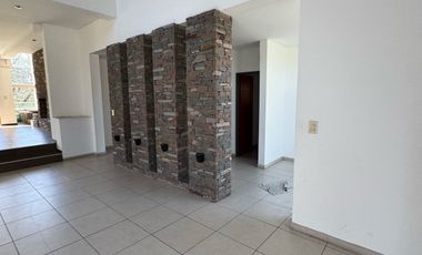 Casa sobre lote de 1000m2 con costa al rio