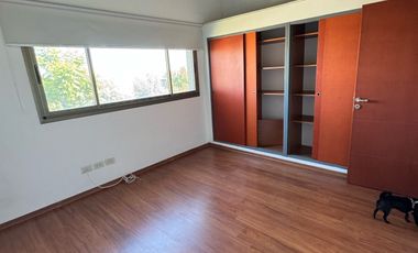 Casa sobre lote de 1000m2 con costa al rio