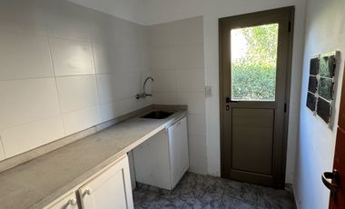 Casa sobre lote de 1000m2 con costa al rio