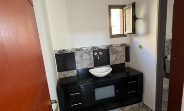 Casa sobre lote de 1000m2 con costa al rio