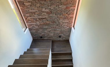 Casa sobre lote de 1000m2 con costa al rio