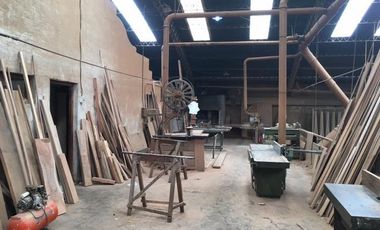 Excelente deposito de 1200 m2. totales. sobre lote con doble frente