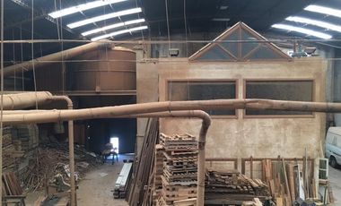 Excelente deposito de 1200 m2. totales. sobre lote con doble frente