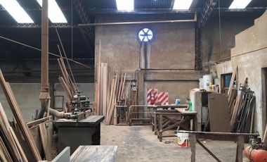 Excelente deposito de 1200 m2. totales. sobre lote con doble frente