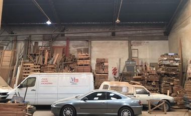 Excelente deposito de 1200 m2. totales. sobre lote con doble frente