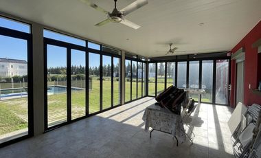 Casa en  Alquiler en Campos de Roca II
