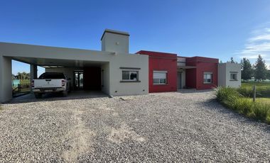 Casa en  Alquiler en Campos de Roca II