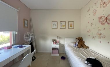 Casa en  Alquiler en Campos de Roca II
