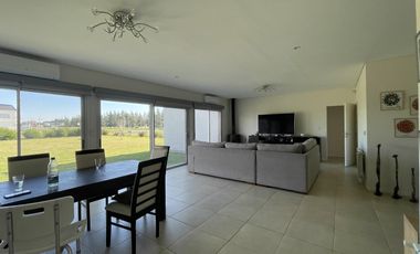 Casa en  Alquiler en Campos de Roca II