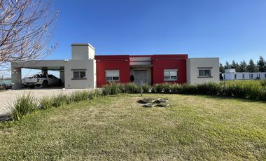 Casa en  Alquiler en Campos de Roca II