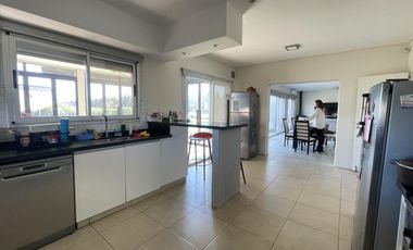 Casa en  Alquiler en Campos de Roca II