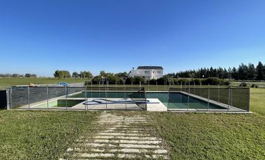 Casa en  Alquiler en Campos de Roca II