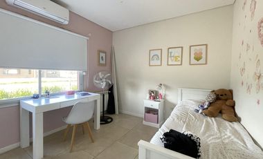Casa en  Alquiler en Campos de Roca II