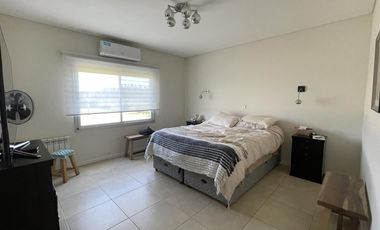 Casa en  Alquiler en Campos de Roca II