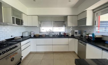 Casa en  Alquiler en Campos de Roca II