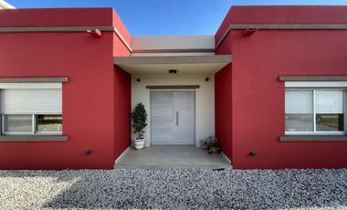 Casa en  Alquiler en Campos de Roca II