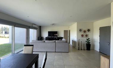 Casa en  Alquiler en Campos de Roca II