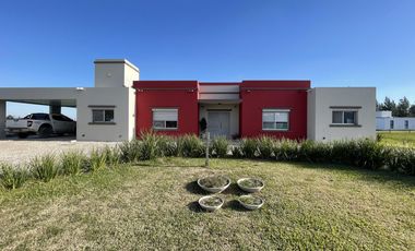Casa en  Alquiler en Campos de Roca II