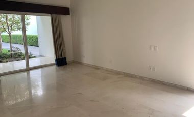 CASA EN RENTA EN LOMAS ALTAS