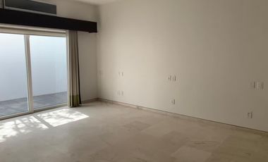 CASA EN RENTA EN LOMAS ALTAS