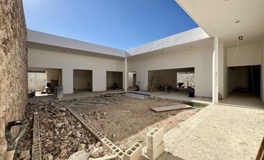 ESPECTACULAR CASA EN PREVENTA DE UNA PLANTA CON SALON DE AREA SOCIAL EN CHICXULU
