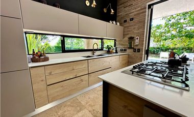Casa campestre con diseño exclusivo en Cerritos - Pereira