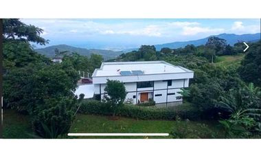 CASA CAMPESTRE EN VENTA VIA CALI-YUMBO DAPA