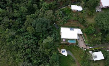 CASA CAMPESTRE EN VENTA VIA CALI-YUMBO DAPA