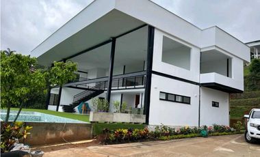 CASA CAMPESTRE EN VENTA VIA CALI-YUMBO DAPA
