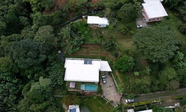 CASA CAMPESTRE EN VENTA VIA CALI-YUMBO DAPA