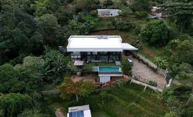 CASA CAMPESTRE EN VENTA VIA CALI-YUMBO DAPA