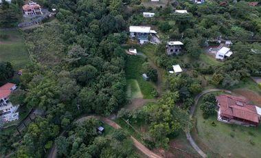 CASA CAMPESTRE EN VENTA VIA CALI-YUMBO DAPA