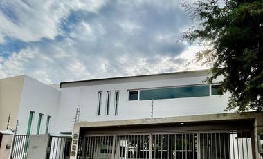 CASA EN VENTA EN CIUDAD  BUGAMBILIAS