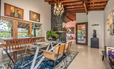 Renta casa amoblada en Alto de Las Palmas con diseño artistico