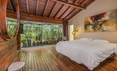 Renta casa amoblada en Alto de Las Palmas con diseño artistico