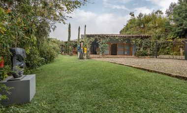 Renta casa amoblada en Alto de Las Palmas con diseño artistico