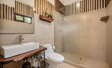 Renta casa amoblada en Alto de Las Palmas con diseño artistico