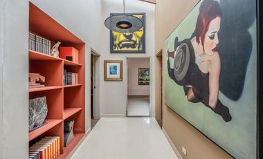 Renta casa amoblada en Alto de Las Palmas con diseño artistico