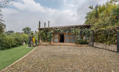 Renta casa amoblada en Alto de Las Palmas con diseño artistico