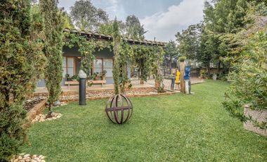 Renta casa amoblada en Alto de Las Palmas con diseño artistico